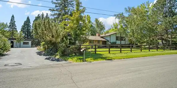 Image 2: 1770 Catalpa Ln (2 of 32)