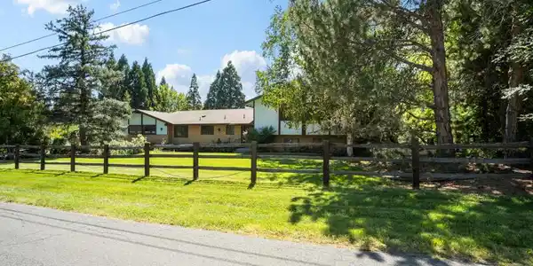 Image 4: 1770 Catalpa Ln (4 of 32)