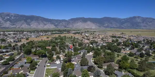 Image 4: 4-web-or-mls-DJI_0834-Edit - Copy