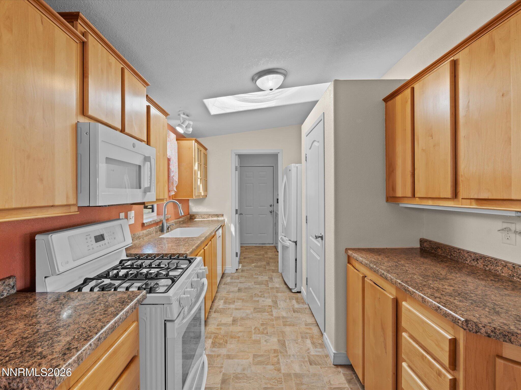 Image 1: 21-1307 Kingslane Ct-120