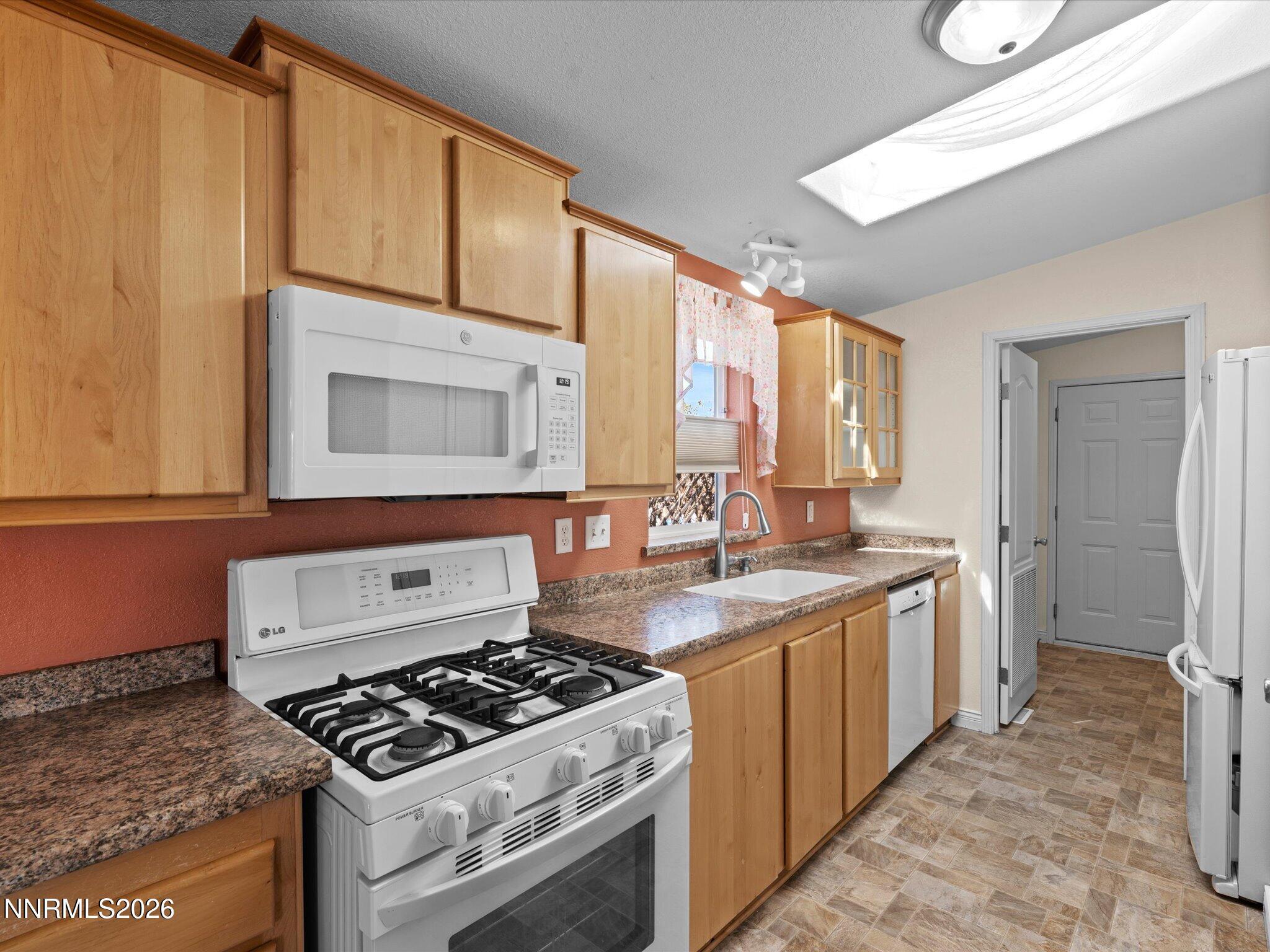Image 2: 22-1307 Kingslane Ct-121