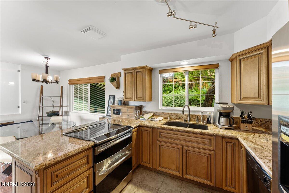 Image 2: 16-DS209675