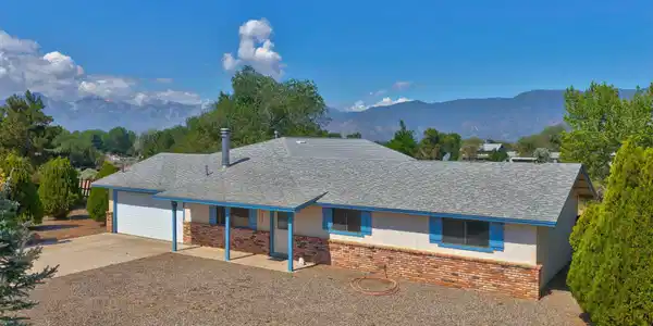 Image 2: 1-web-or-mls-2724 Stewart-1