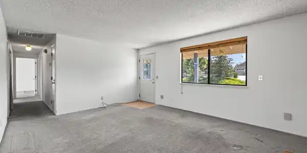 Image 4: 8-web-or-mls-2724 Stewart-8