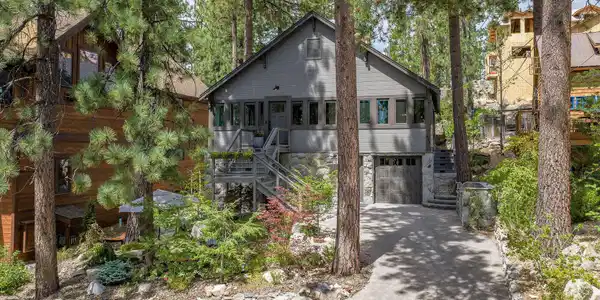 425 Lakeview Avenue