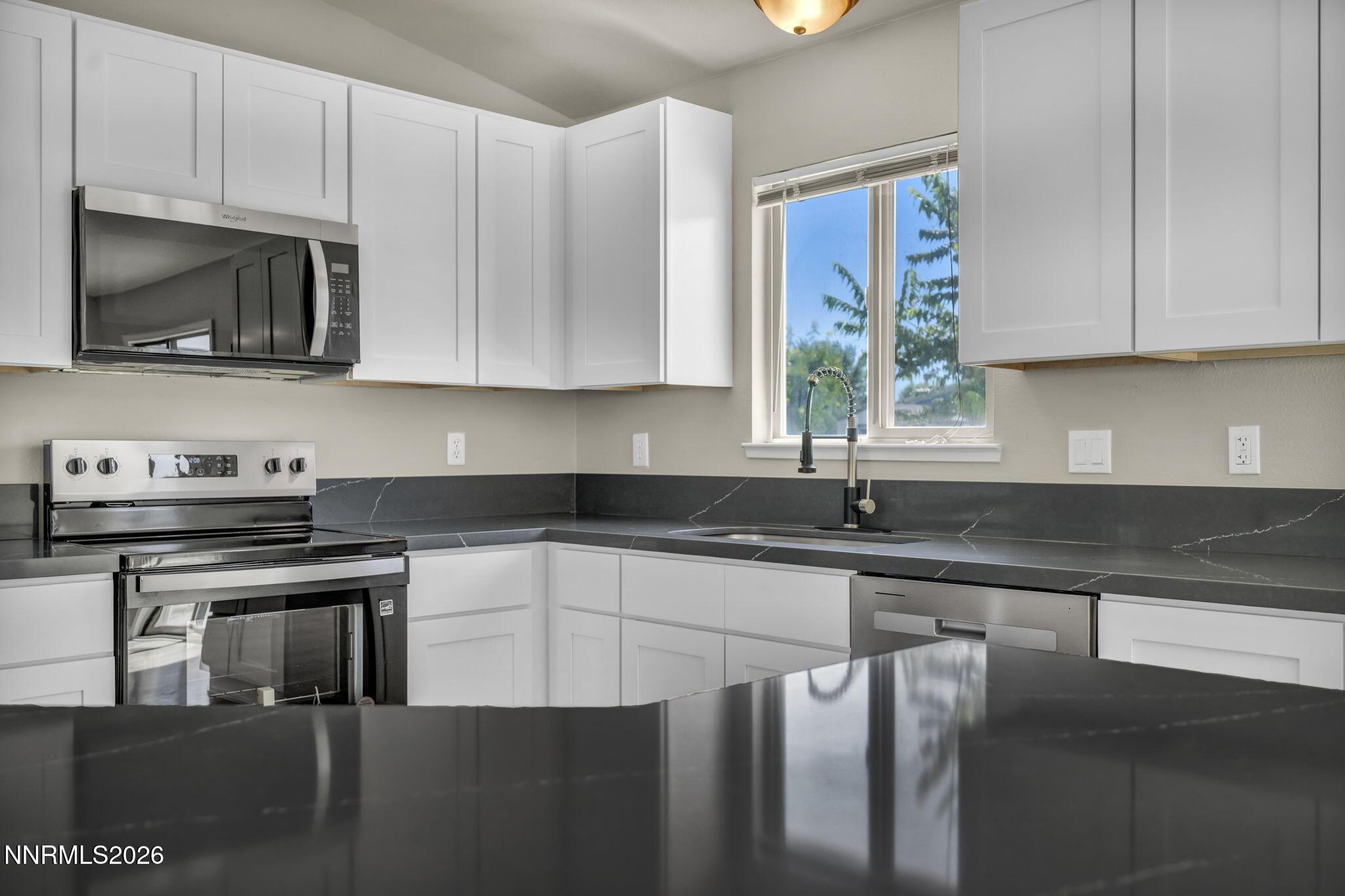 Image 2: 43-web-or-mls-345-nicole-dr