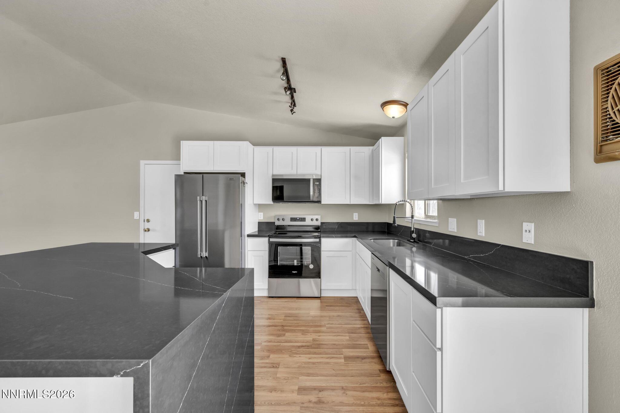 Image 3: 37-web-or-mls-345-nicole-dr