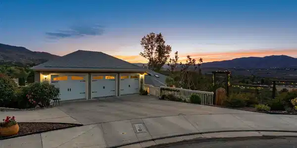 3195 Heatheridge Lane