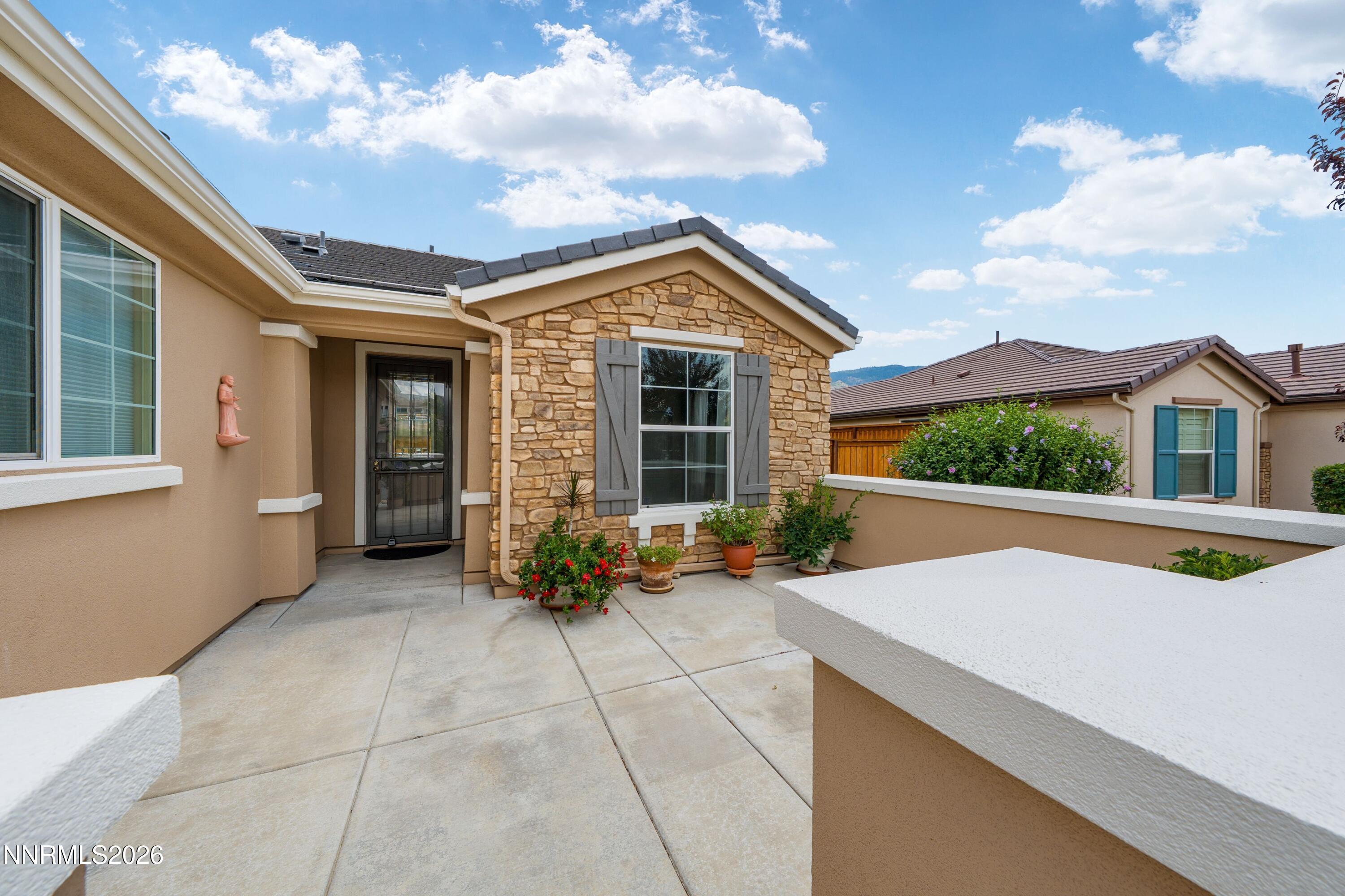 Image 2: 982 Kenton- courtyard