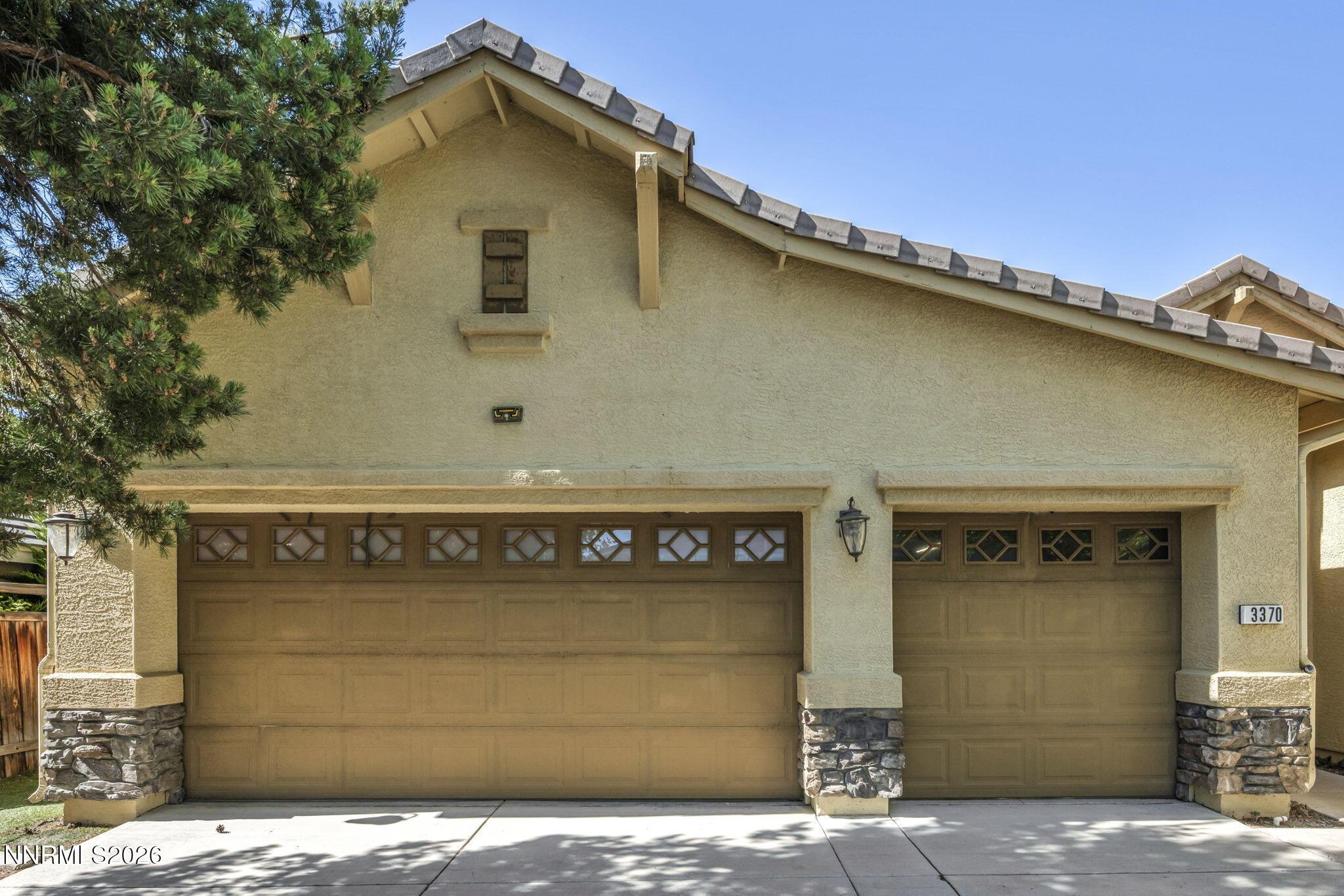 Image 3: 3-web-or-mls-3370-10-mile-dr