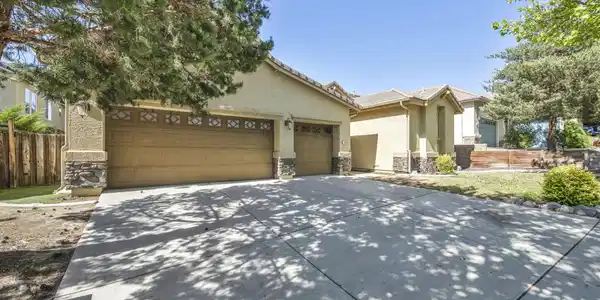 Image 4: 7-web-or-mls-3370-10-mile-dr