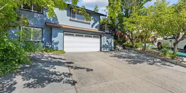 1090 Hartford Court