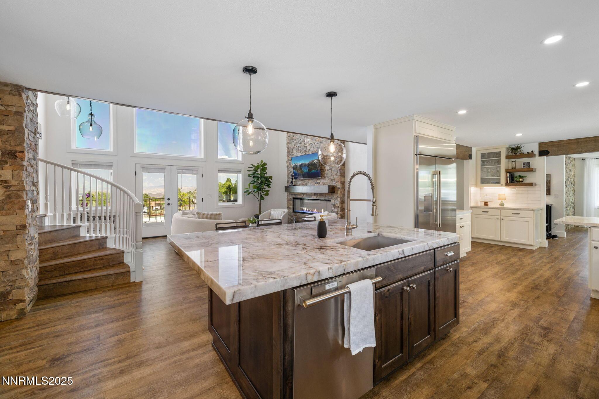 Image 2: 44-web-or-mls-13205 Welcome Way-17