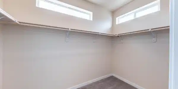 Image 4: cv master closet