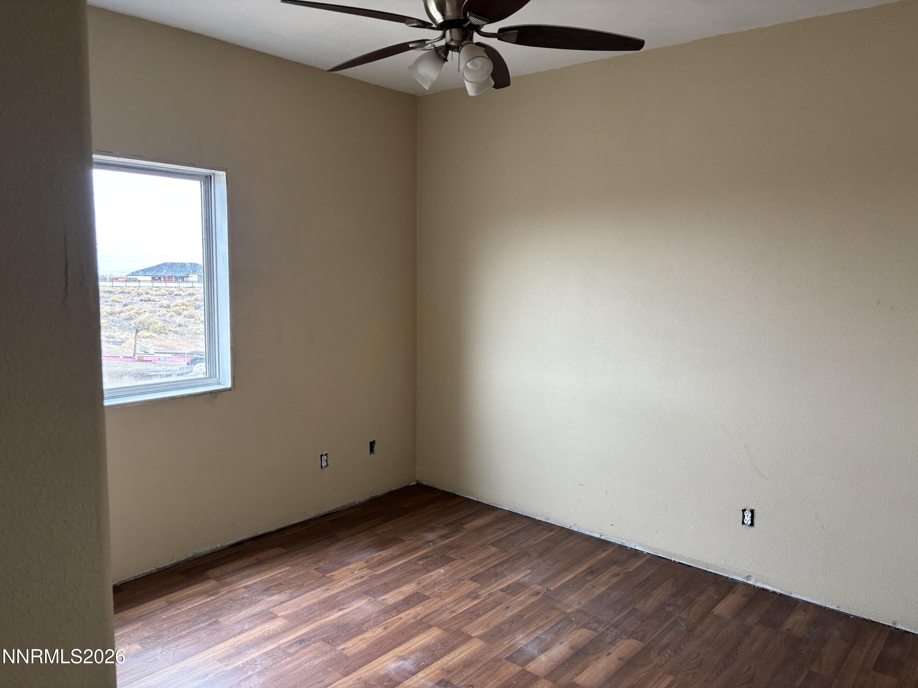 Image 4: 4500 Glenwood- bed1