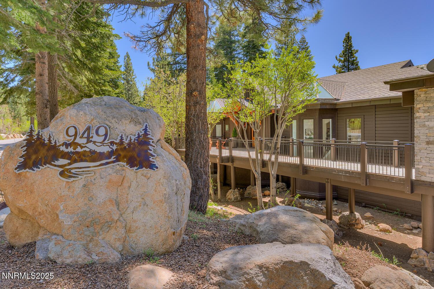 Image 3: 949 Fairview Blvd Incline-large-007-004-