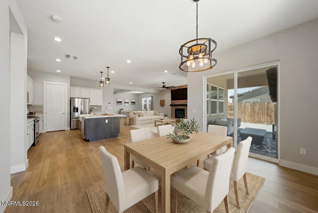 Image 4: Dining Room