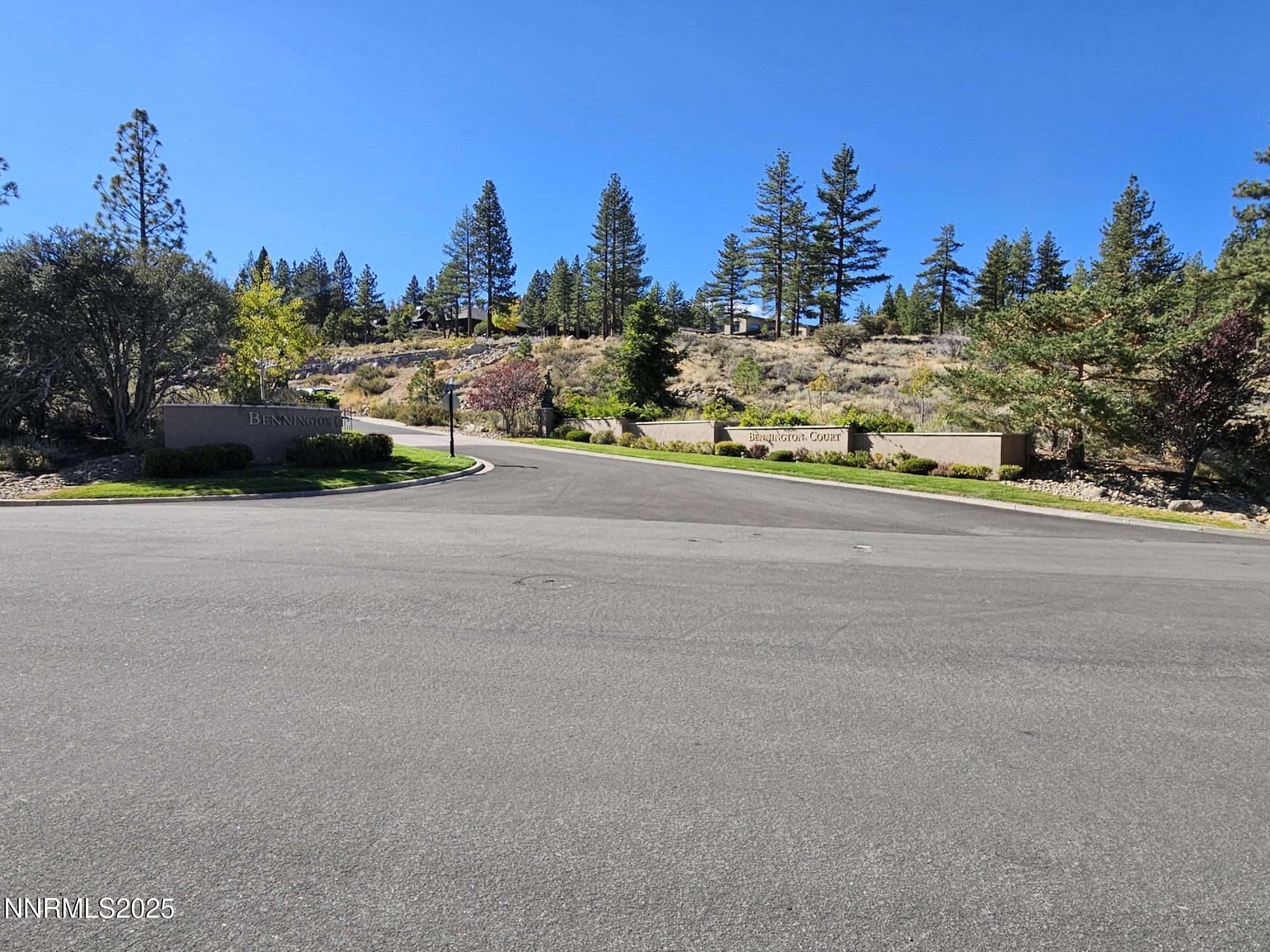 Image 4: Street Entrance - Corner Lot