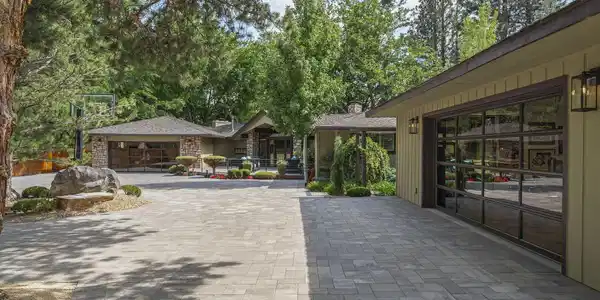 1180 Manzanita Lane