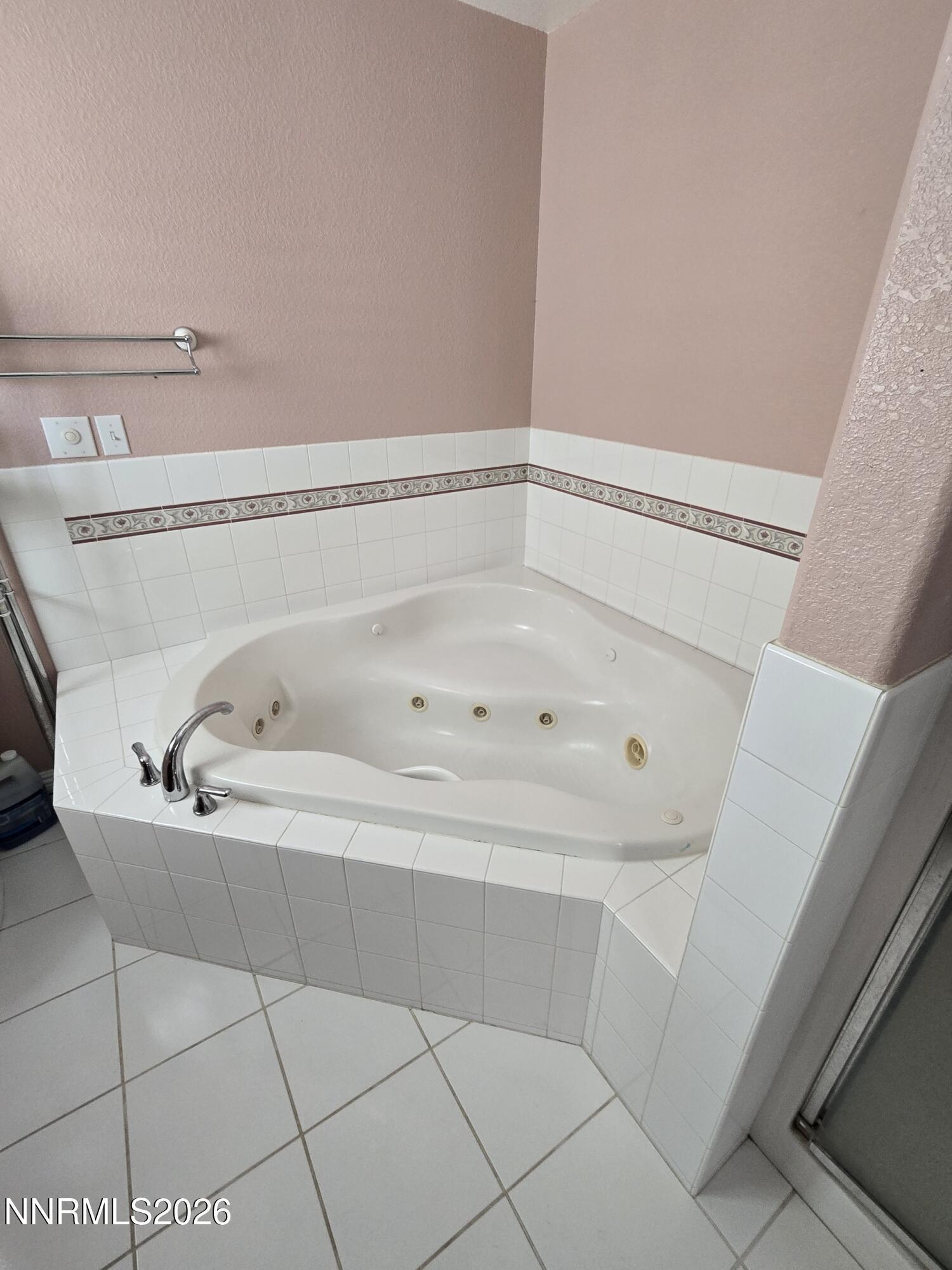 Image 3: pro-ntNP7YoC