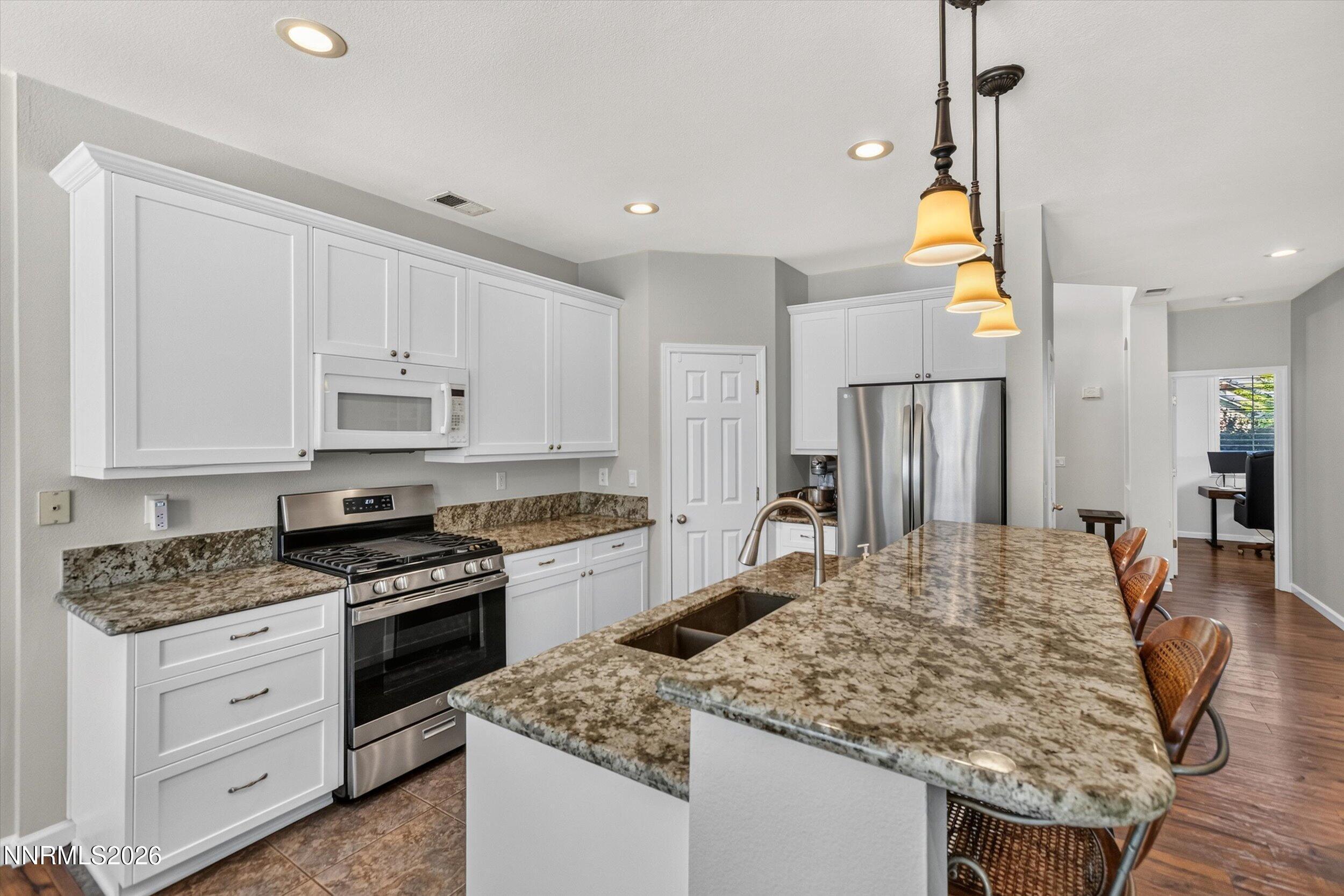 Image 3: 03-Kitchen