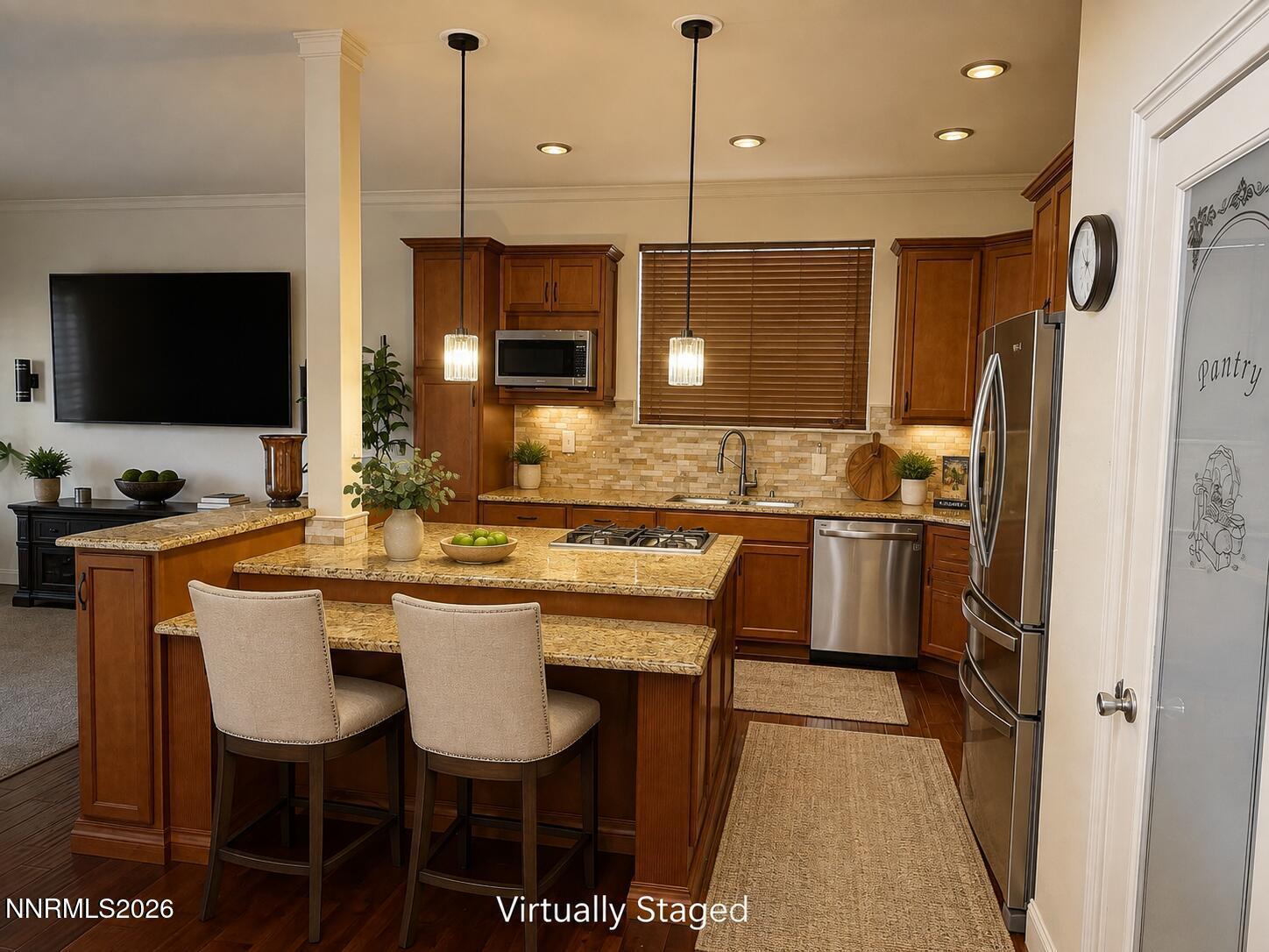 Image 4: Kitchen