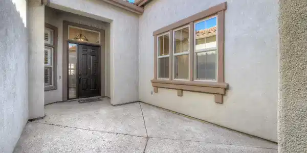 Image 3: 03-FrontEntry-Courtyard