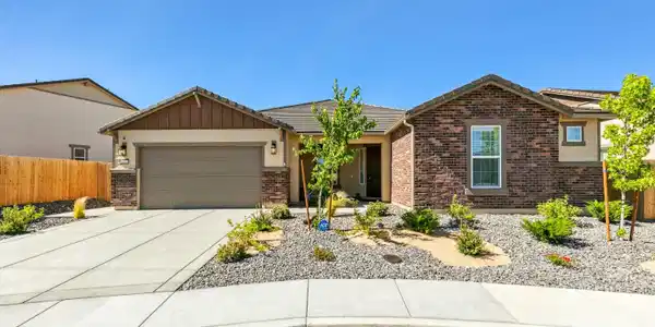 632 W Equinox Peak Court