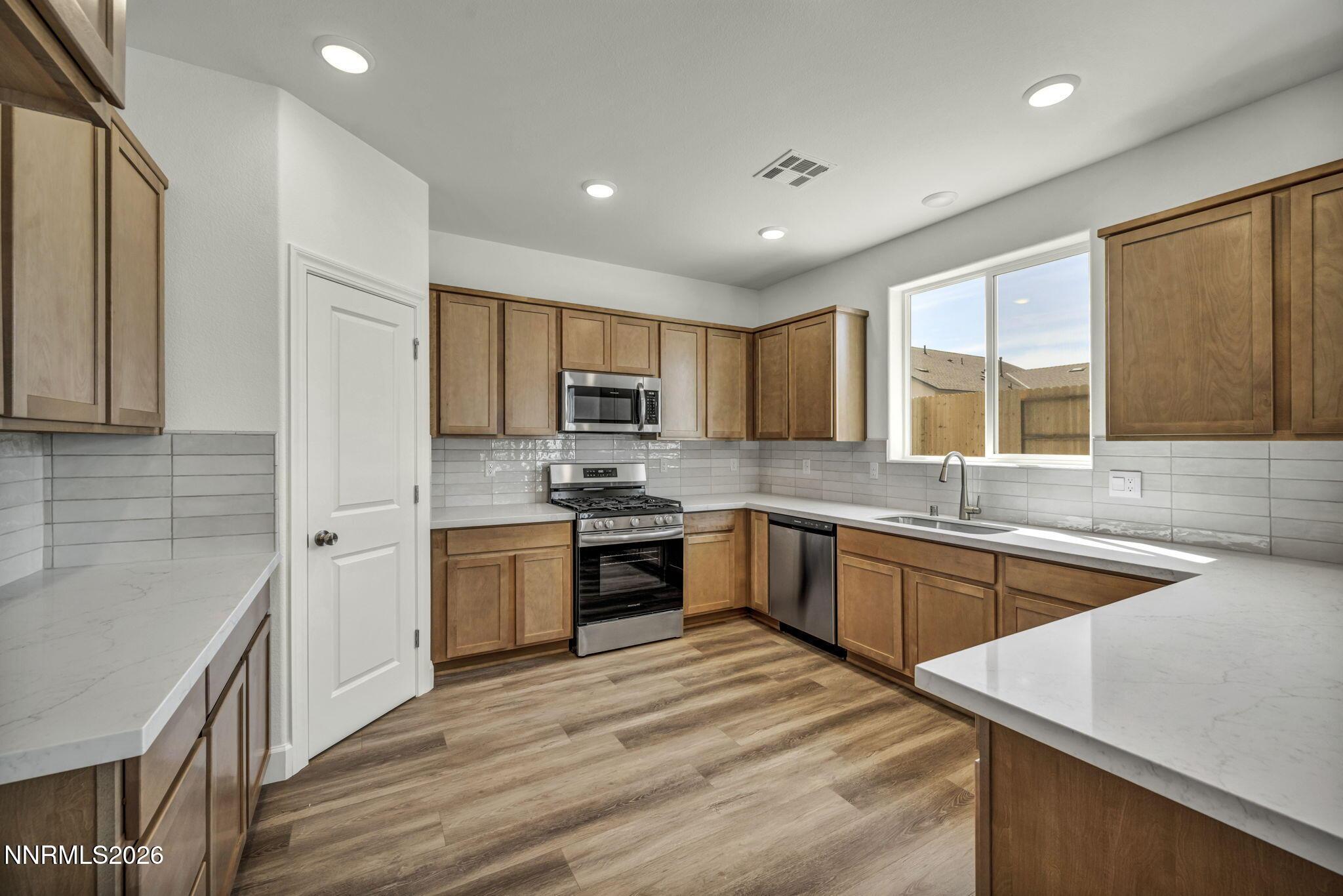 Image 4: 11-web-or-mls-6773-shell-ct