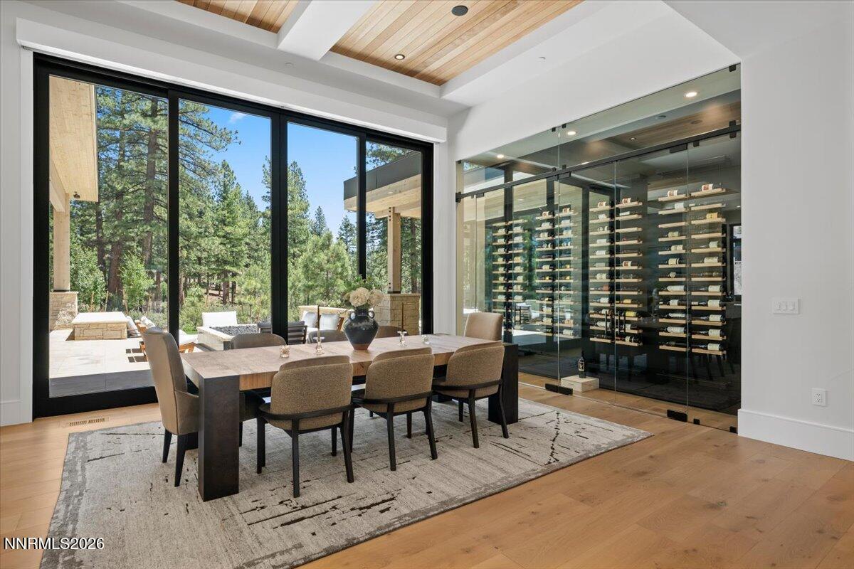 Image 4: Dining Room & Wine Refrigerator