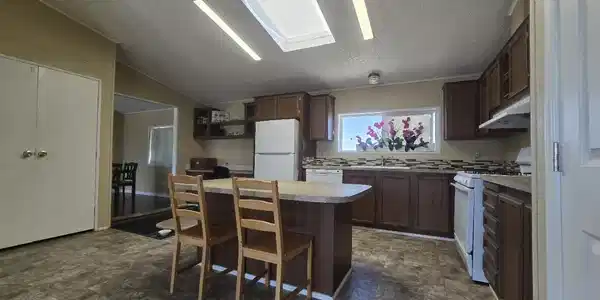Image 2: Kitchen (1)