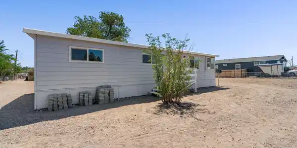 Image 3: 2-web-or-mls-DSC08764