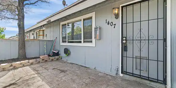 1407 E Long Street