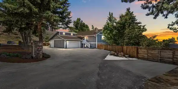 5220 Shawna Lane