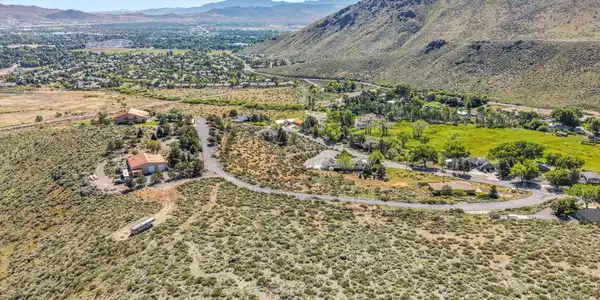 Image 2: 6-web-or-mls-18-knoll-dr