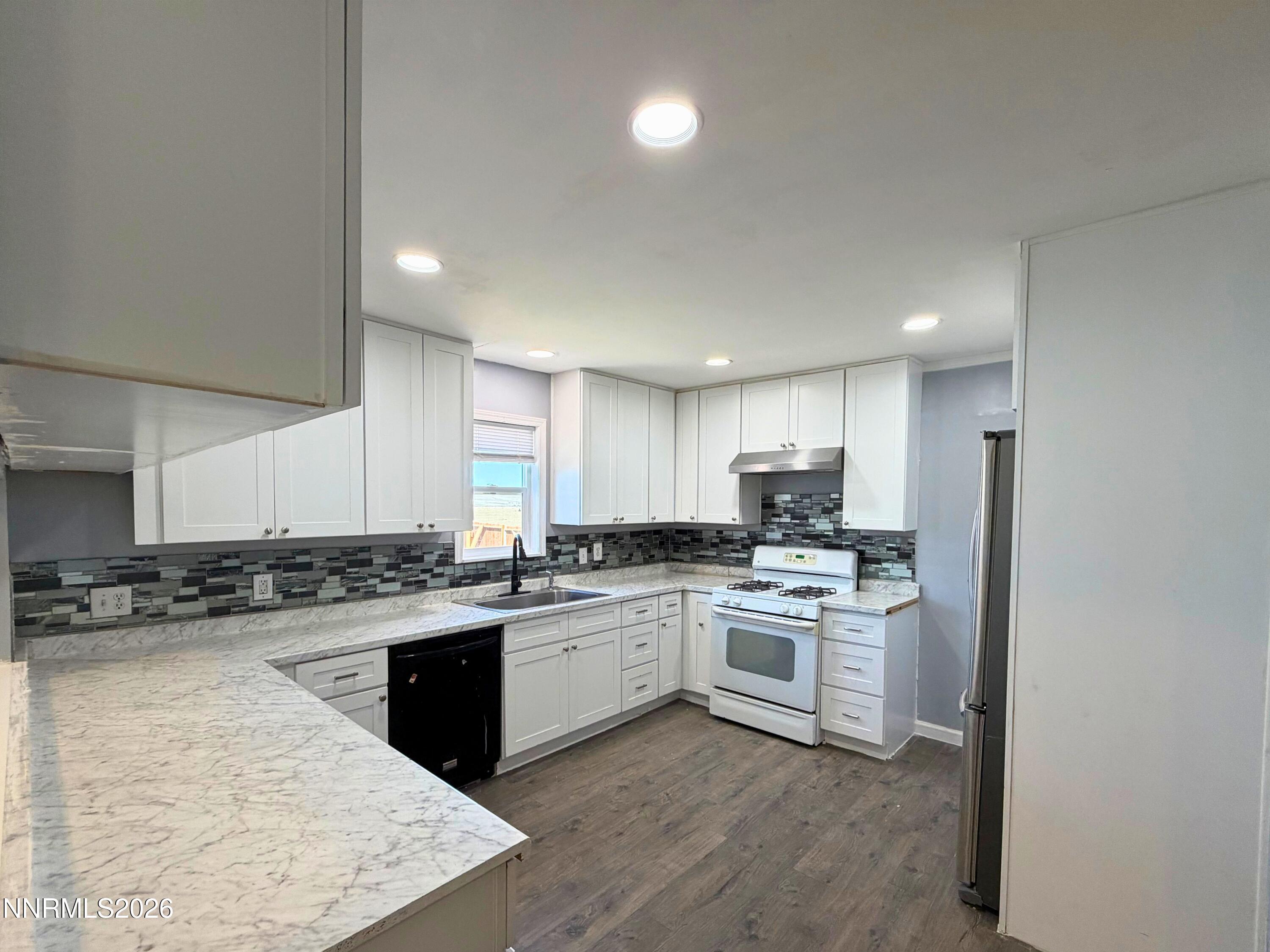 Image 2: Kitchen