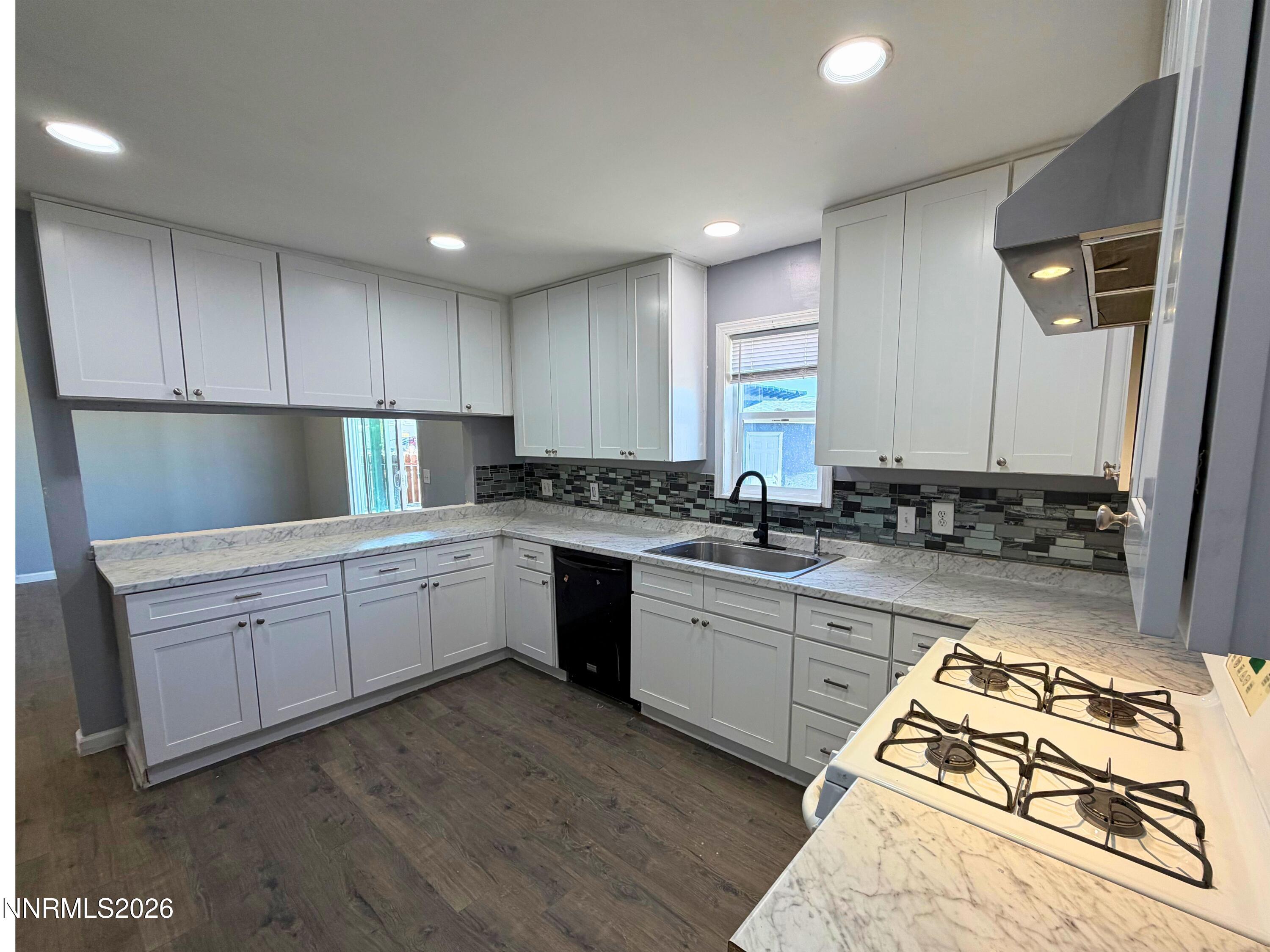 Image 3: Kitchen