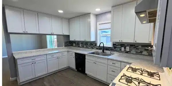 Image 3: Kitchen