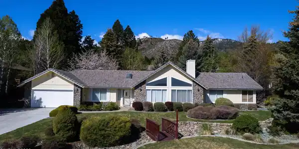 16 Woodstock Circle