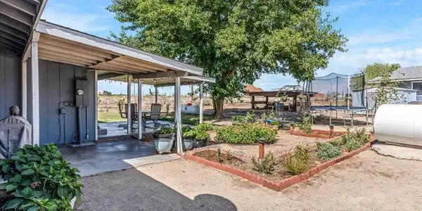Image 4: cox rd patio