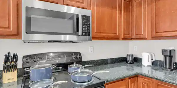 Image 3: kitchen 2