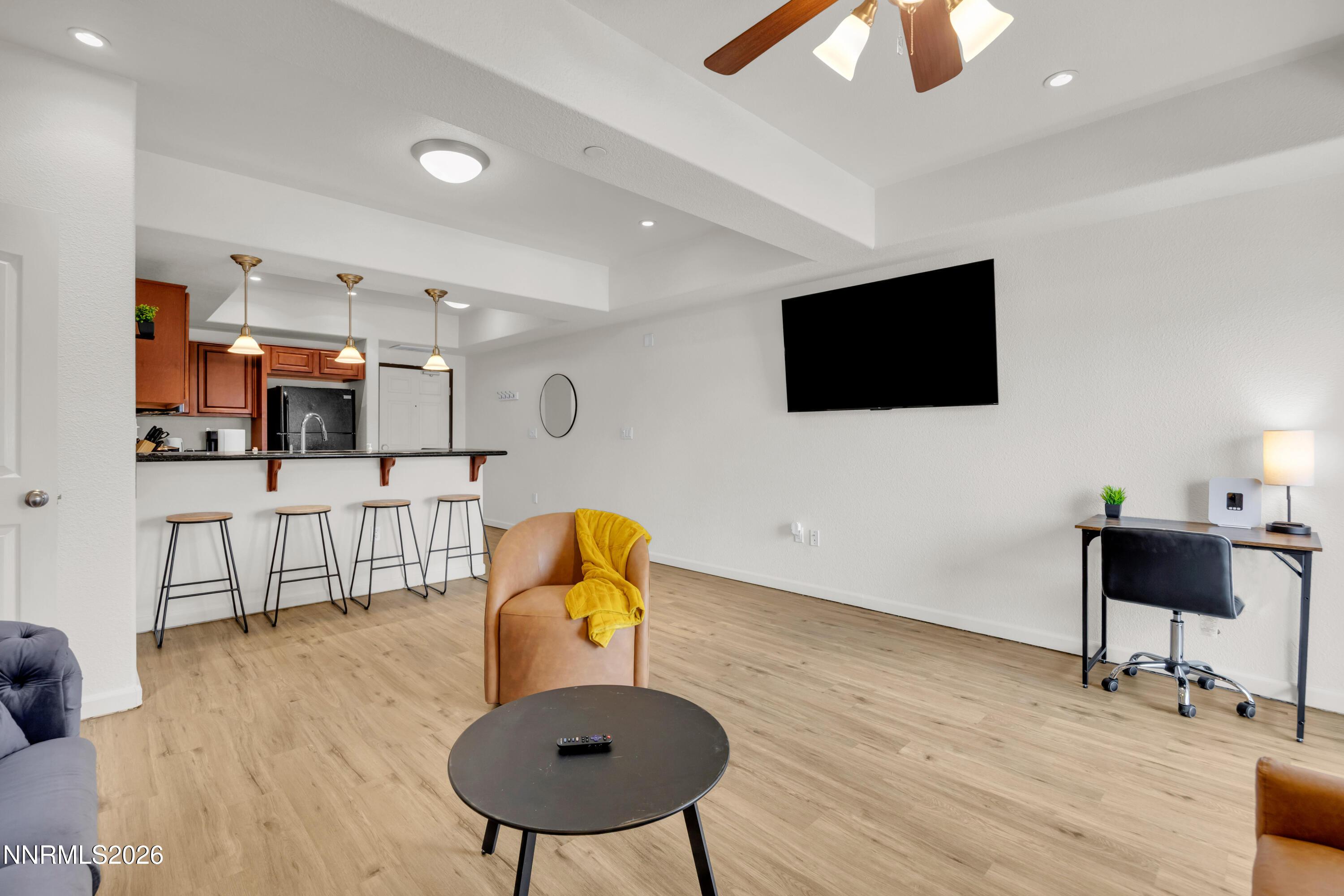 Image 4: living room 4