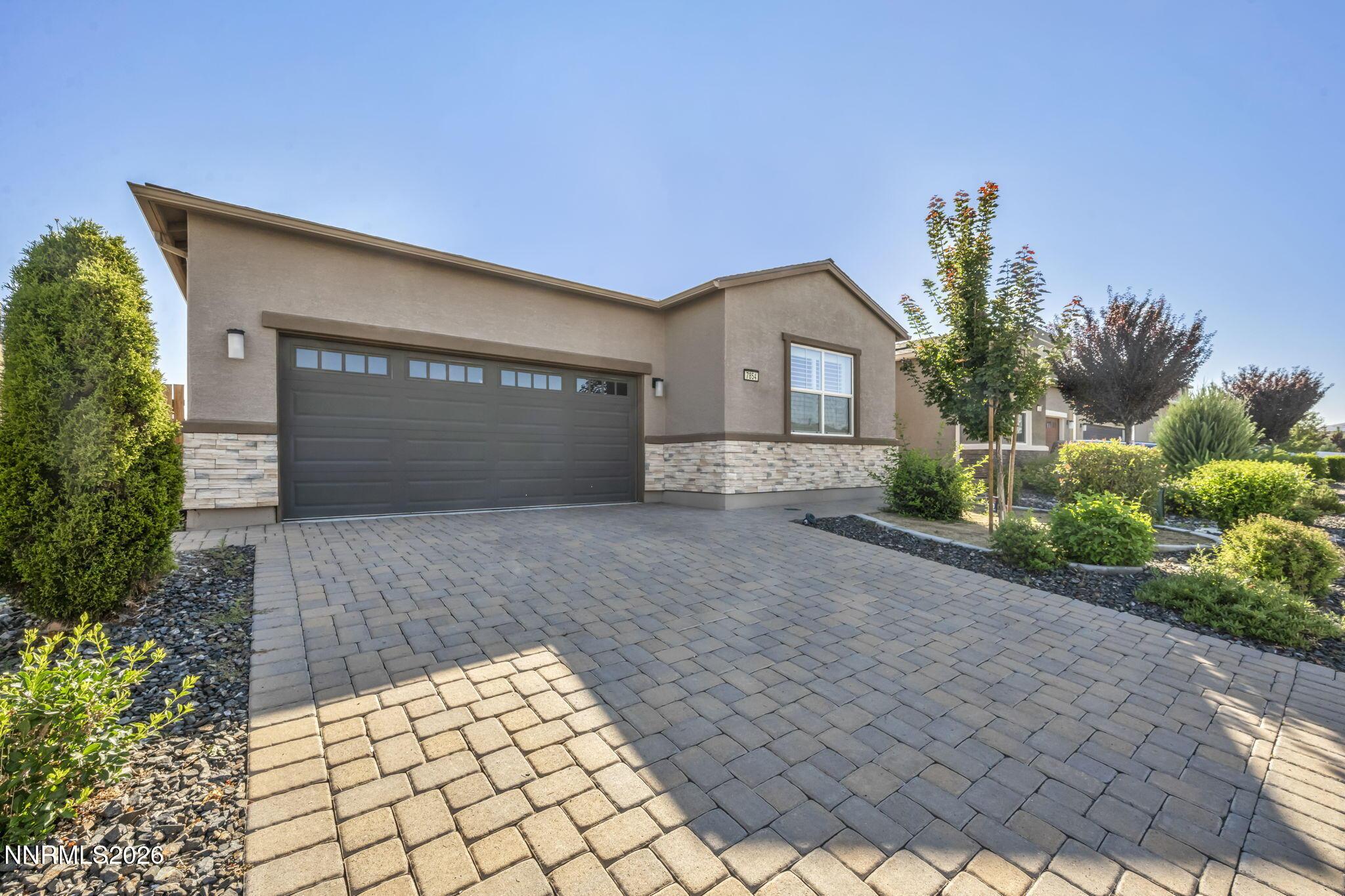 Image 1: 3-web-or-mls-7854-hoback-dr
