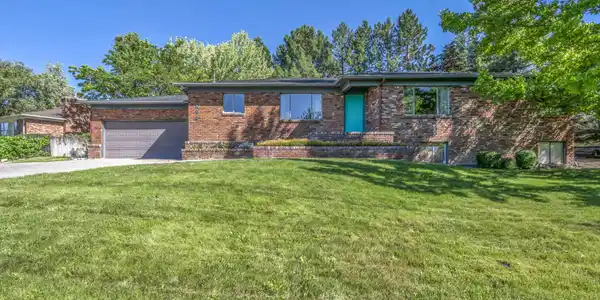 3490 W Plumb Lane