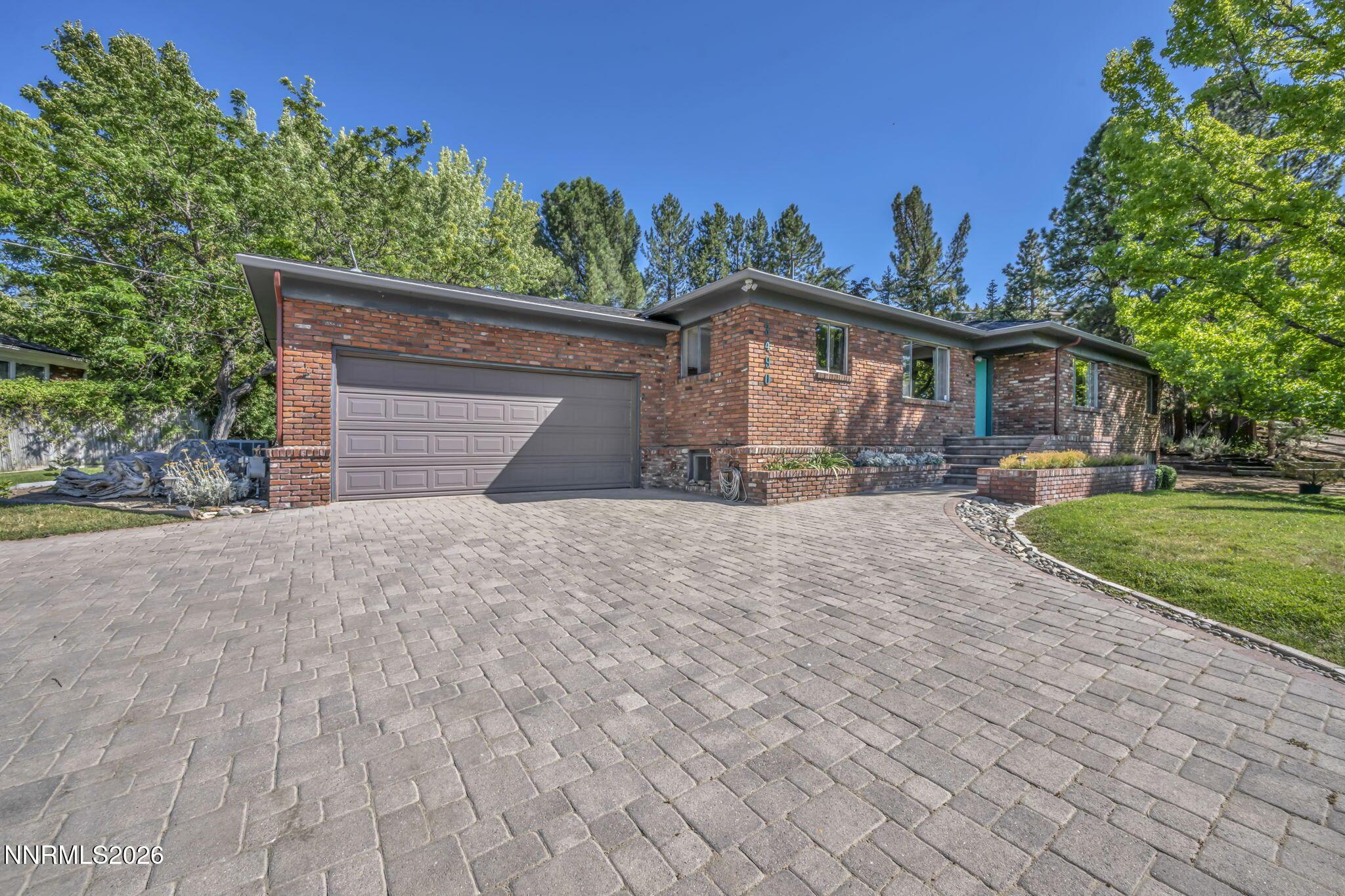 Image 3: 3-web-or-mls-3490-w-plumb-ln