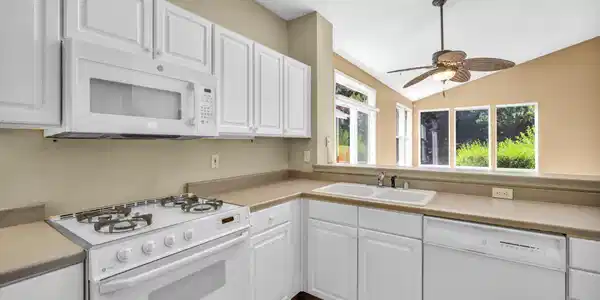 Image 4: 10b