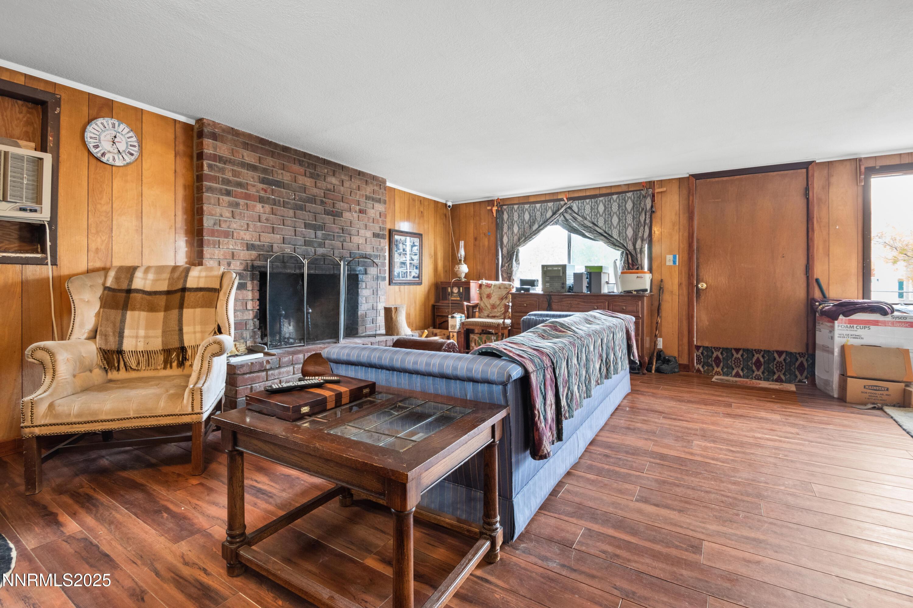 Image 3: Living Area