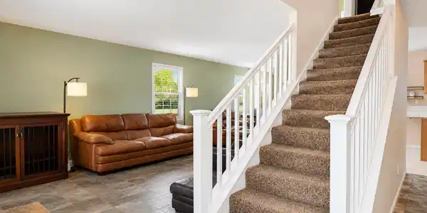 Image 3: Entry