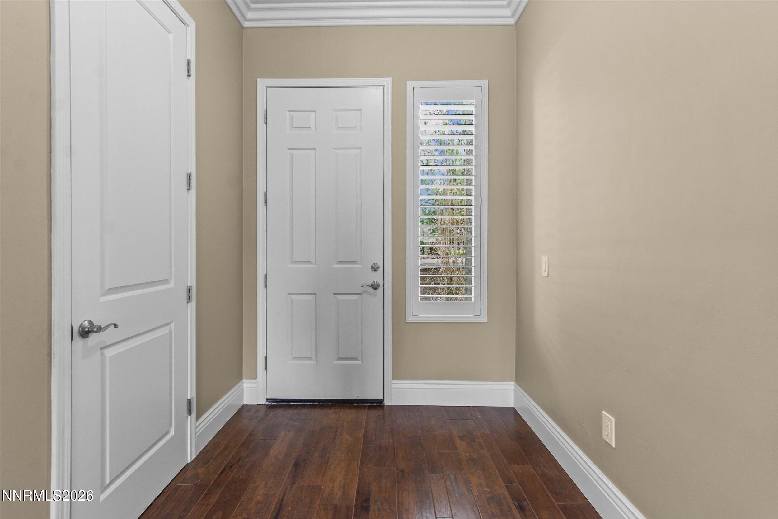 Image 3: Entry