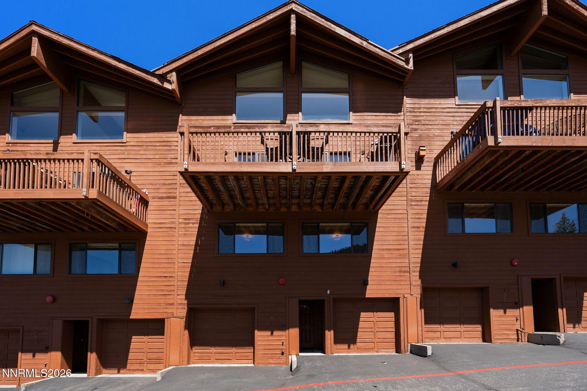 Image 3: 52-web-or-mls-400 Fairview unit 171-34